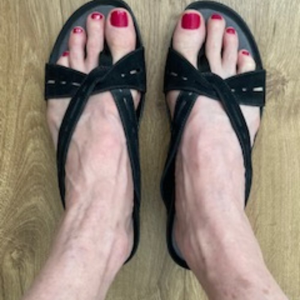 Clarks Flip Flops Black Suede Upper - Women's Size 10 M